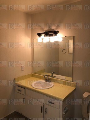Building Photo - Modesto 3 Bedroom 2 Bath Home