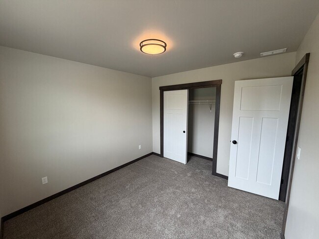 Building Photo - Beautiful & Brand New 4 bd/2.5 ba Home