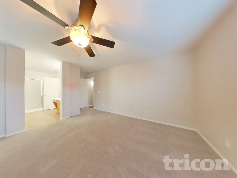 Building Photo - 43738 Elm Dr