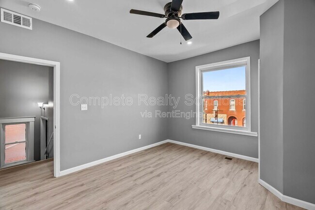 Building Photo - 3456 Chippewa St