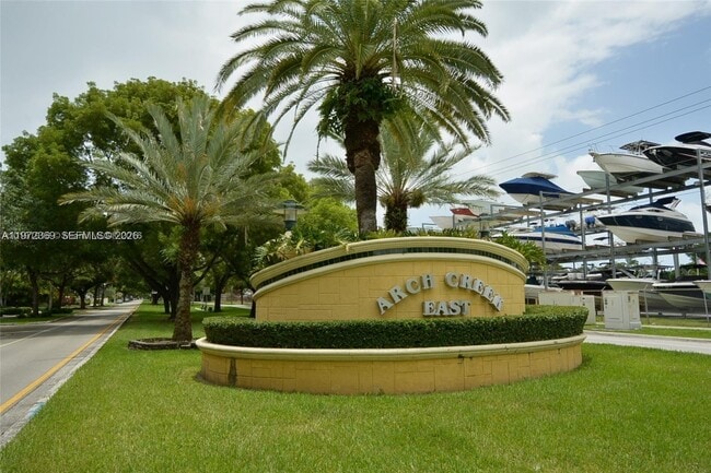 Building Photo - 2500 NE 135th St