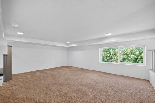 Building Photo - 121 1st Ave