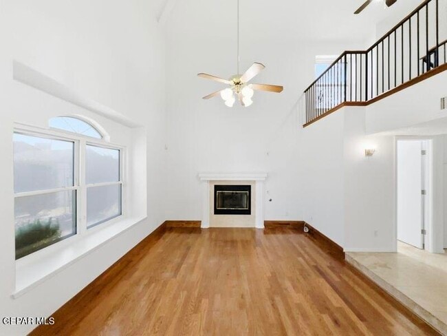 Building Photo - 10916 Loma De Luz Pl