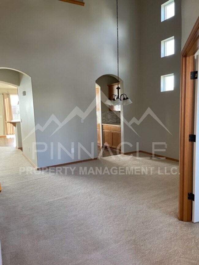 Building Photo - 1808 Clearview Dr