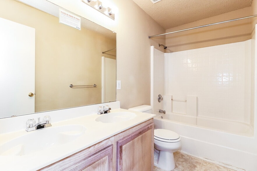 Building Photo - 521 Merton Ct