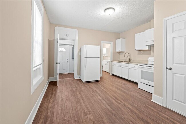 Building Photo - 119-119 N Grant Ave