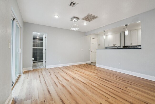 Building Photo - For Rent: Spacious 3-Bedroom, 2-Bath Home