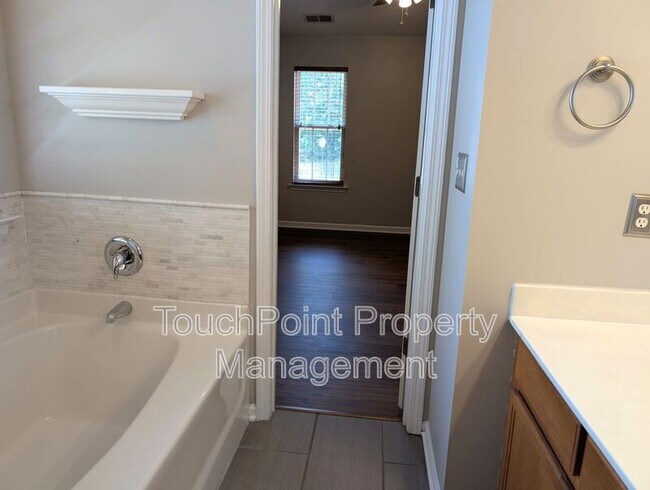 Building Photo - 9935 Redbud Tree Ct