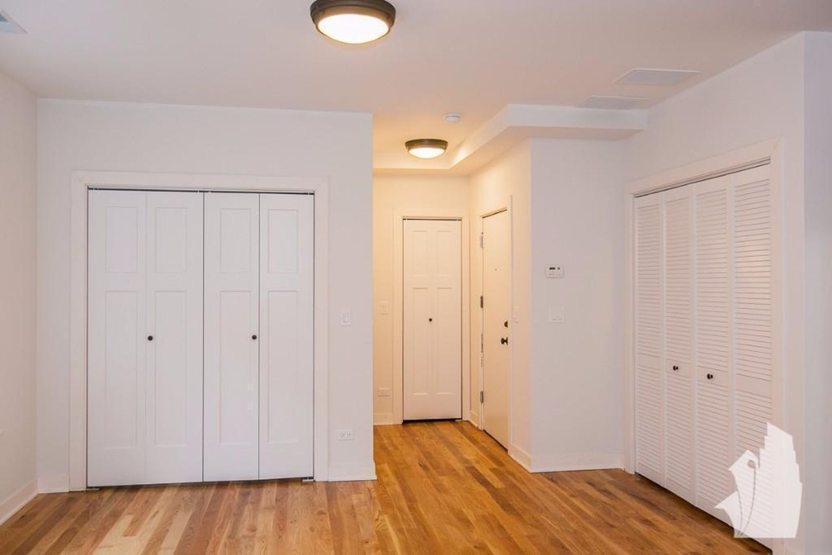 Building Photo - 2207 W Eastwood Ave