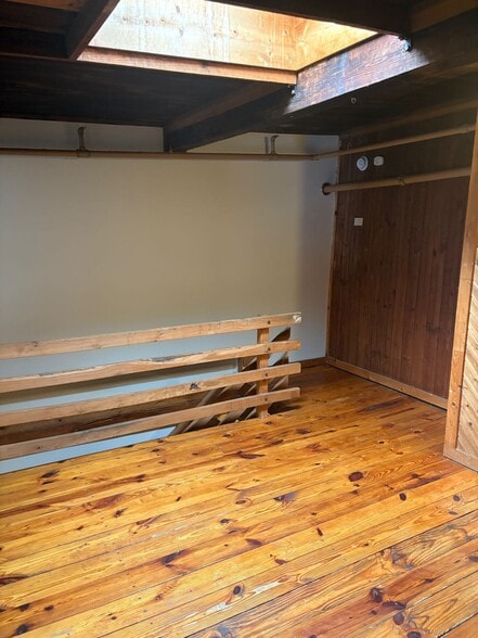 Interior Photo - Fulton Market