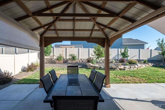 Building Photo - Spacious Modern Home w/Open Floor-Plan