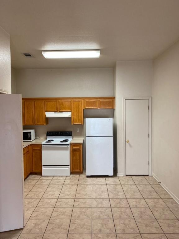 Building Photo - 2205 Wright Way Unit A