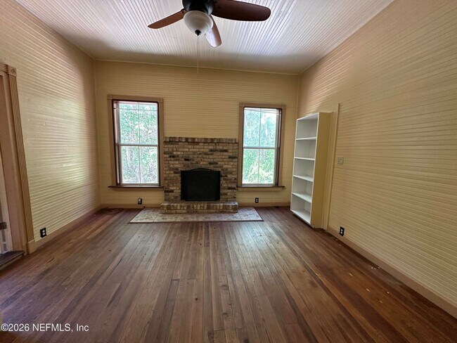 Building Photo - Private Retreat!