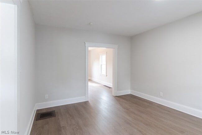 Building Photo - 1464 E 123rd St