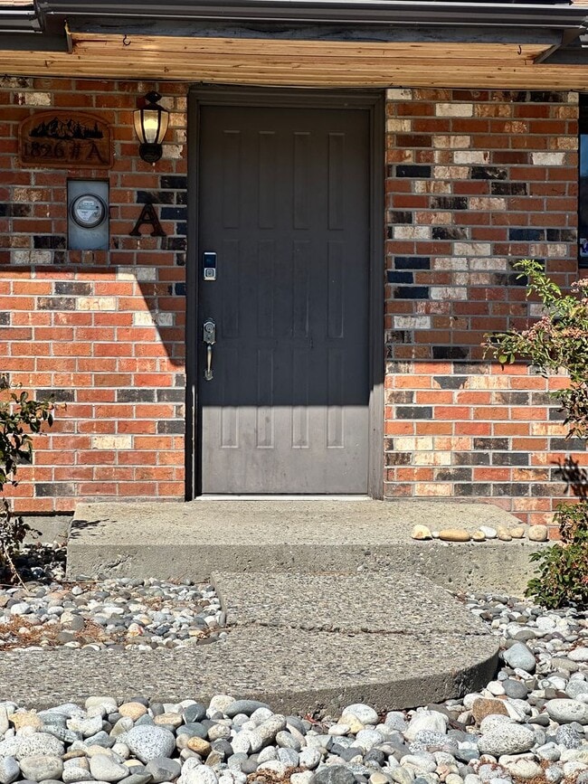 Building Photo - 1826 Rocklund Dr