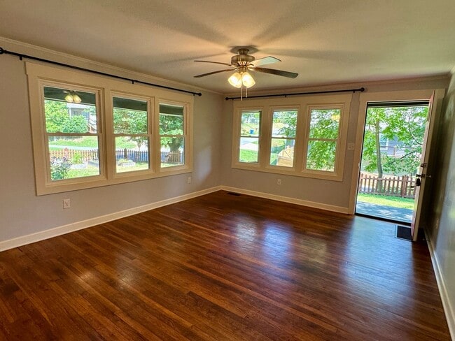 Building Photo - Historic Shiloh - One Level, Three Bedroom...