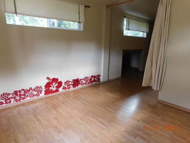 Building Photo - Gated 1 Bedroom Apartment
