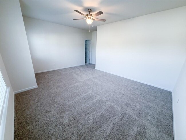 Building Photo - 145 Oak St