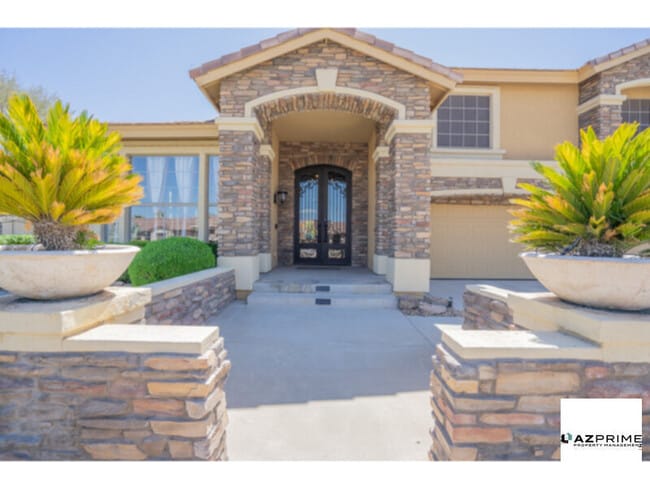 Building Photo - Magnificent 5/3.5 Litchfield Park Home - L...