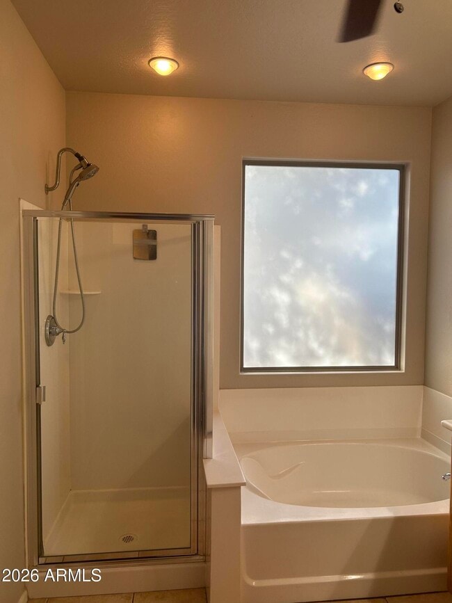 Building Photo - 2111 E Yellowstone Pl