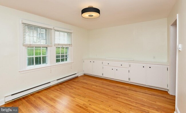 Building Photo - 240 Henley Rd