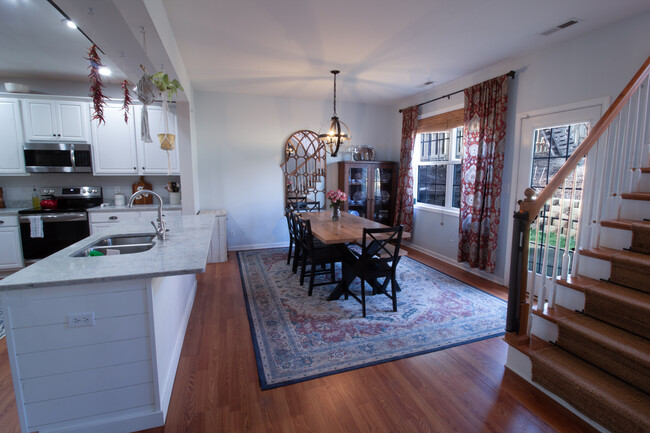 dining room - 536 Rolling Valley Ct