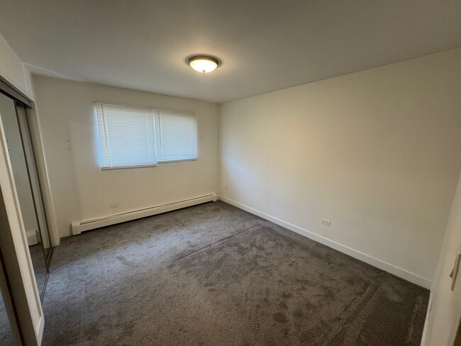 Building Photo - 4036 N California Ave