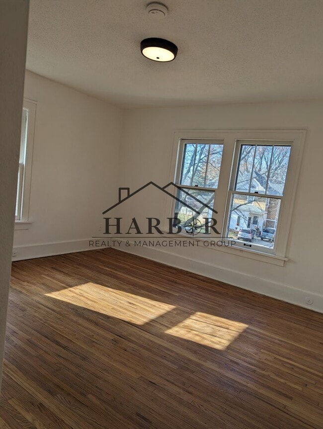 Building Photo - Renovated 3 Bedroom Single Family Home!