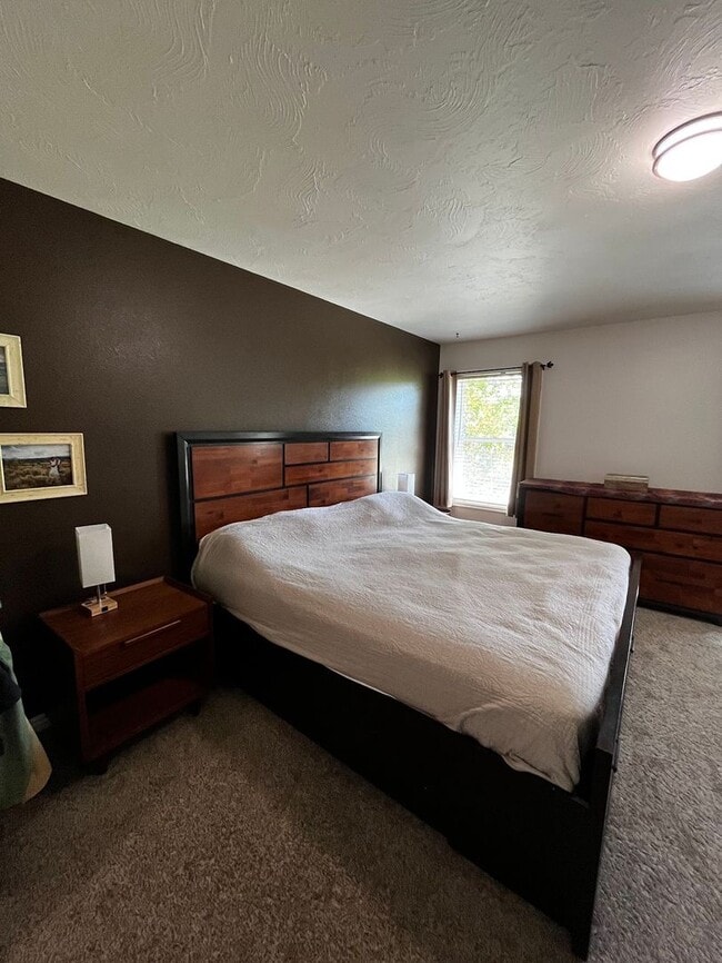 Building Photo - Furnished 3-Bedroom Home in Quiet Victor N...