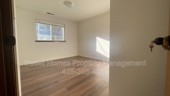 Building Photo - 2007 131st Ave NE