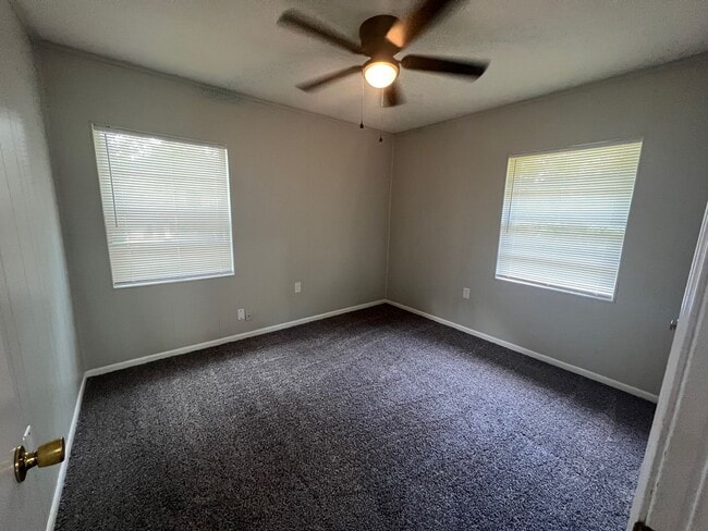 Building Photo - 3 bedroom 1 bathroom in Northport