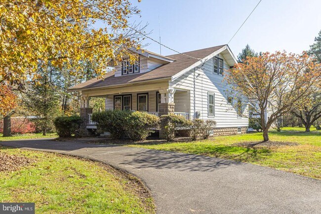 Building Photo - 1525 Yardley Newtown Rd