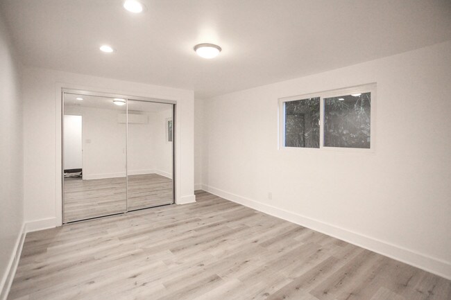 Building Photo - 401 Brooks Ave