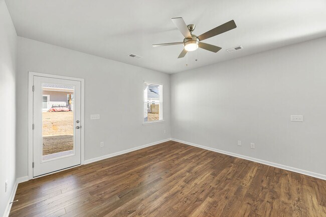 Building Photo - 512 Serena Trl