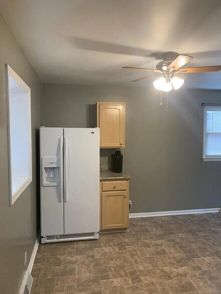 Building Photo - 1094 Briarwood Dr