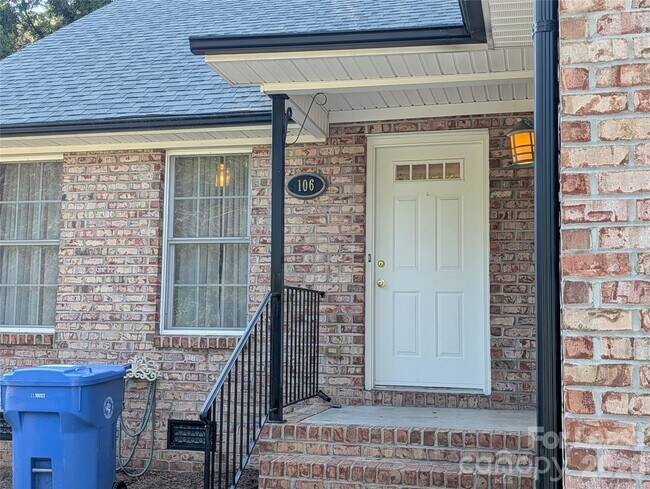 Building Photo - 106 Aljen Ct
