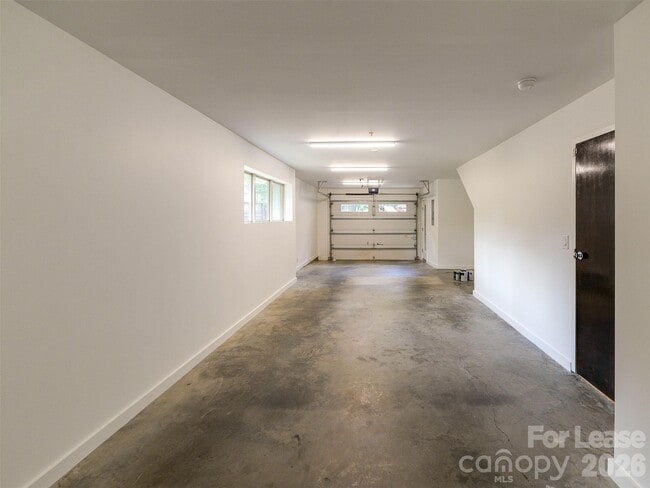 Building Photo - 1174 Park West Dr