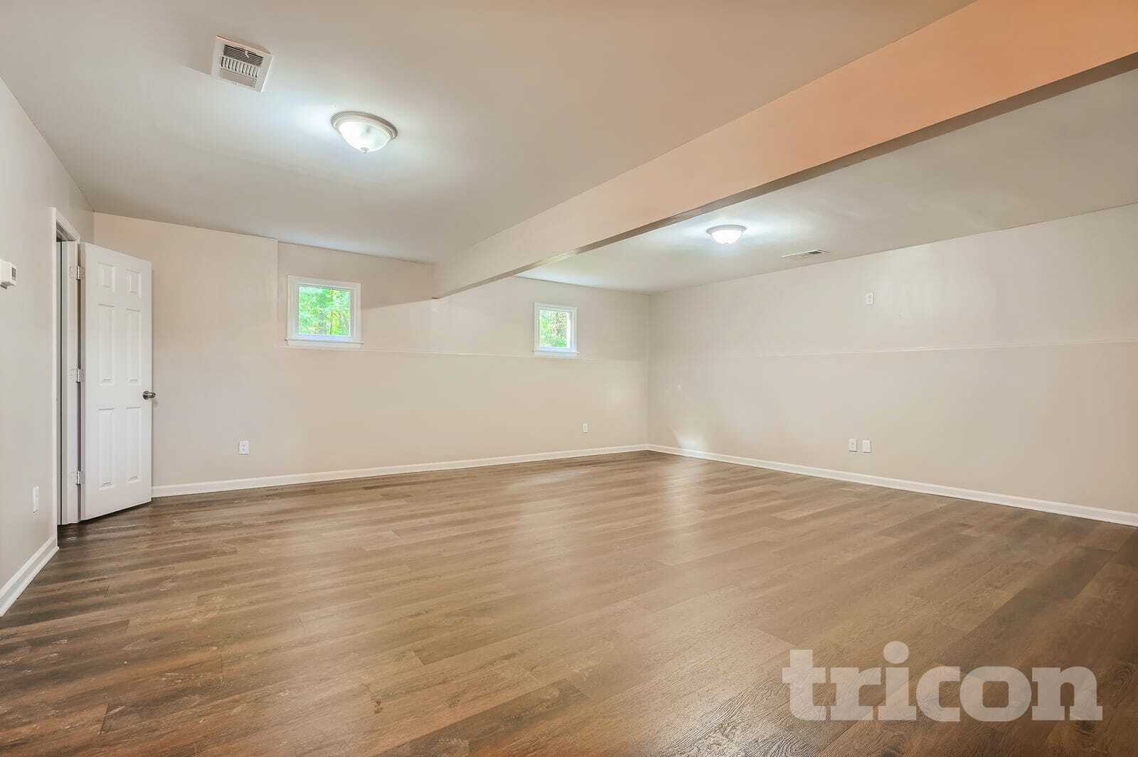 Building Photo - 985 Brookmont Dr S W