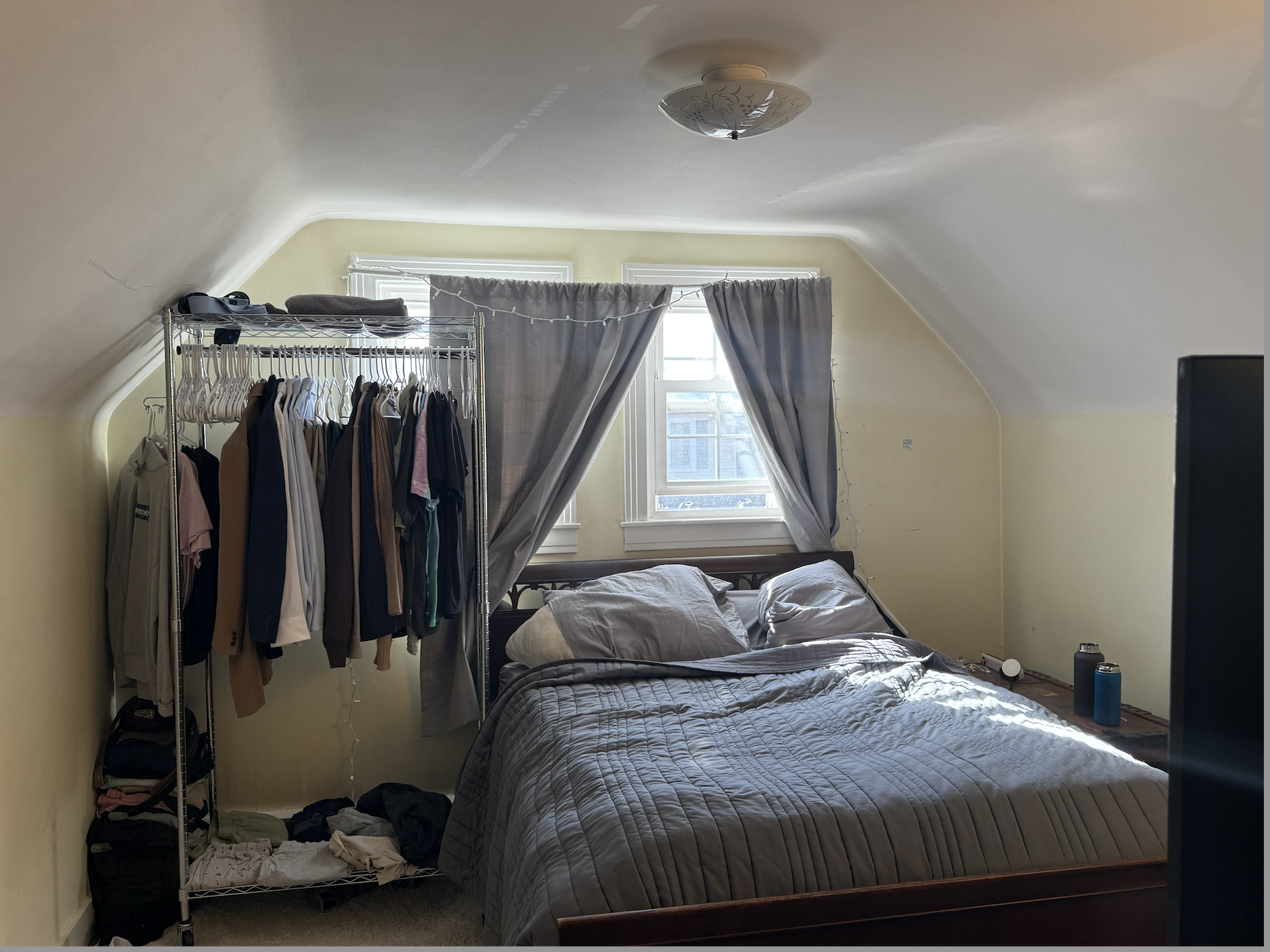 Upstairs Queen Bedroom 1 - 6 Deer St