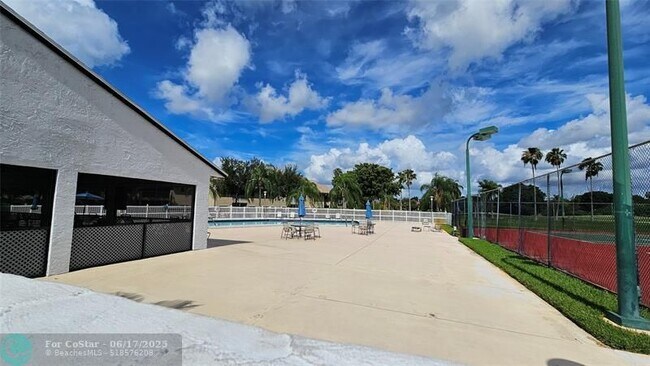 Building Photo - 16171 Blatt Blvd
