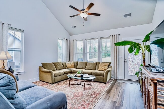 Building Photo - 111 Rosecroft Dr