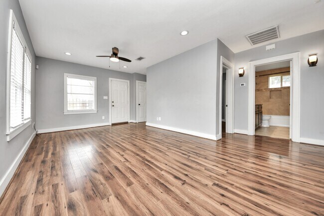 Building Photo - 2820 Holman St