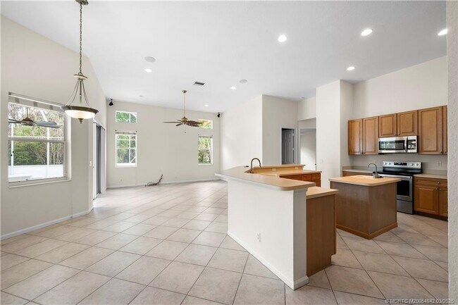 Building Photo - 2529 SW Park Meadows Trail