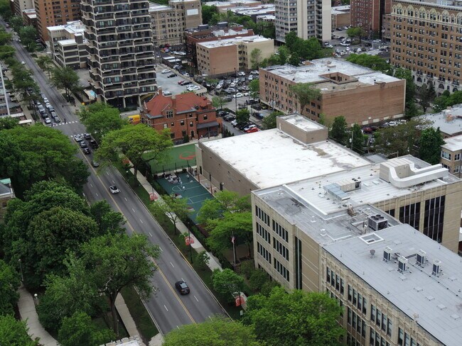 Building Photo - 6301 N Sheridan Rd