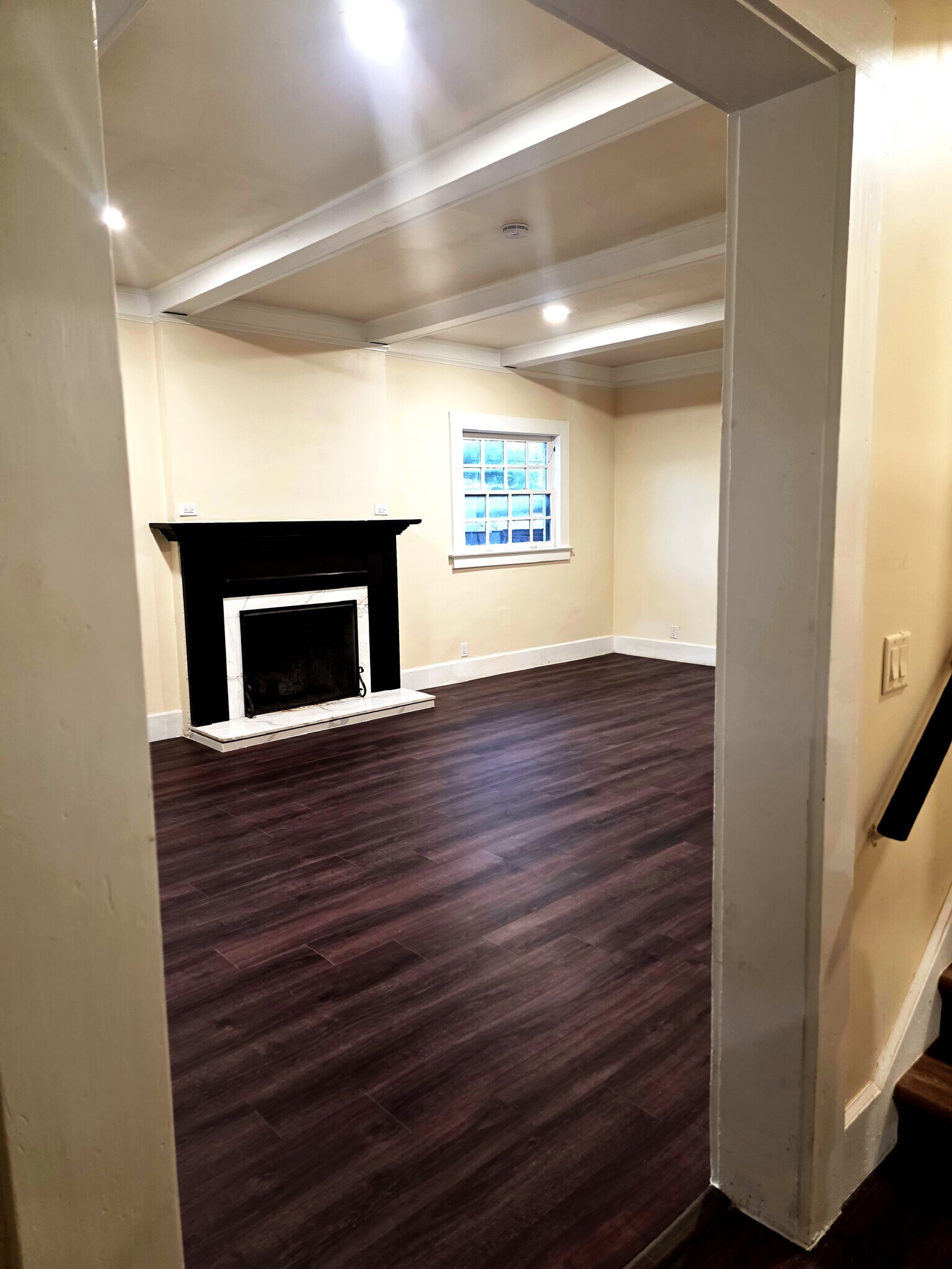 Building Photo - 833 N 4th Ave