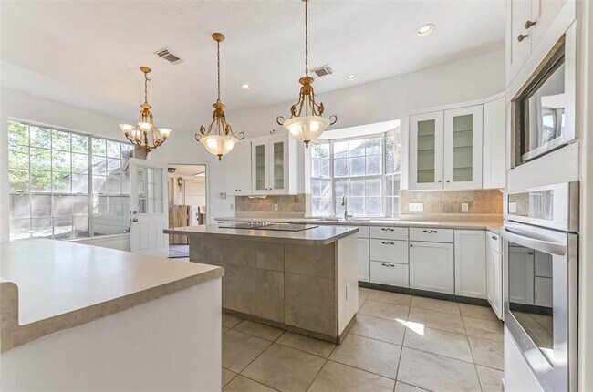 Building Photo - 15206 Evergreen Knoll Ln