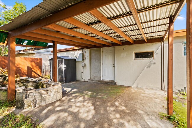 Building Photo - 4184 SW 49th Ct