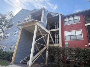Building Photo - 1 bed/1 bath, 3rd Floor Condo Overlooking ...