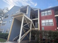 Building Photo - 1 bed/1 bath, 3rd Floor Condo Overlooking ...