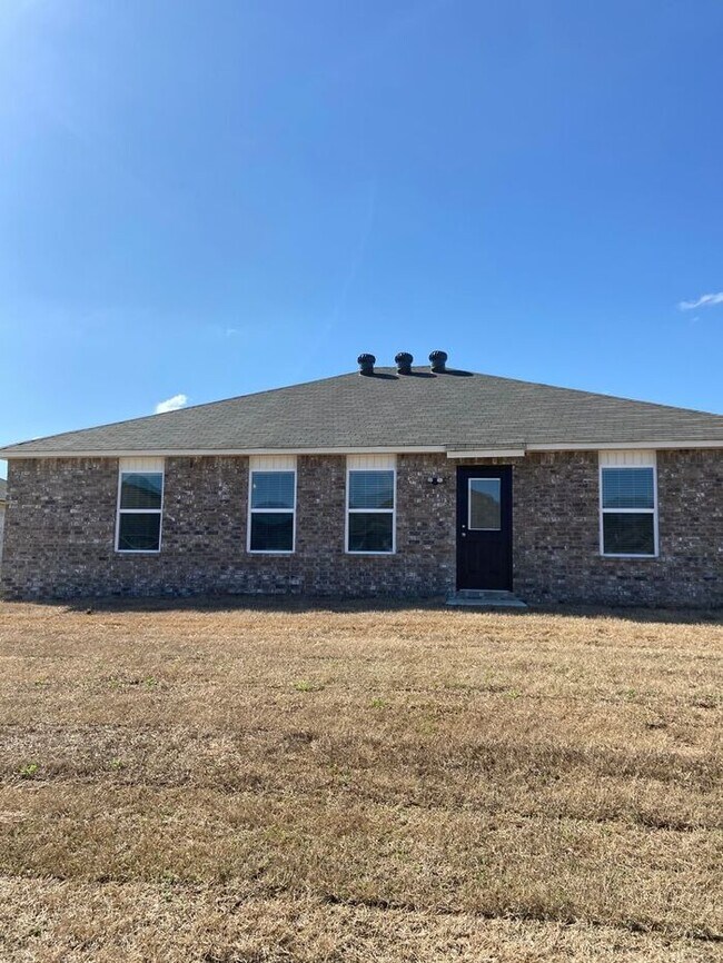 Building Photo - Pre-Leasing Now! | Modern Four-Bedroom, Two-Bath Home in Conrad Court